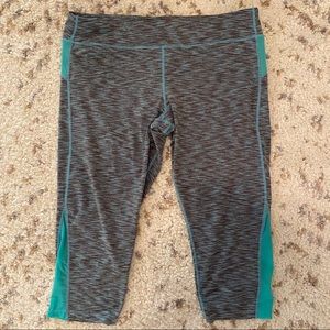 Aspire Teal Space Dye Mesh Panel Capri Leggings